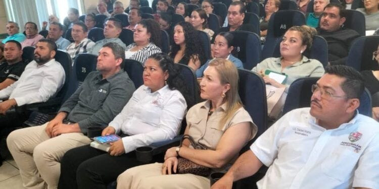 Fanny Arreola lidera jornada de limpieza en el Día Mundial del Agua en Apatzingán