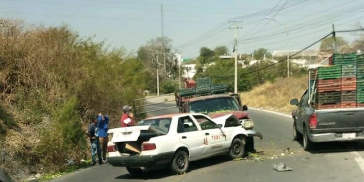 Deja 3 heridos no graves, choque entre taxi y camioneta limonera en Apatzingán 1 Arranca megaoperativo en Uruapan; decomisarán máquinas tragamonedas: SSP