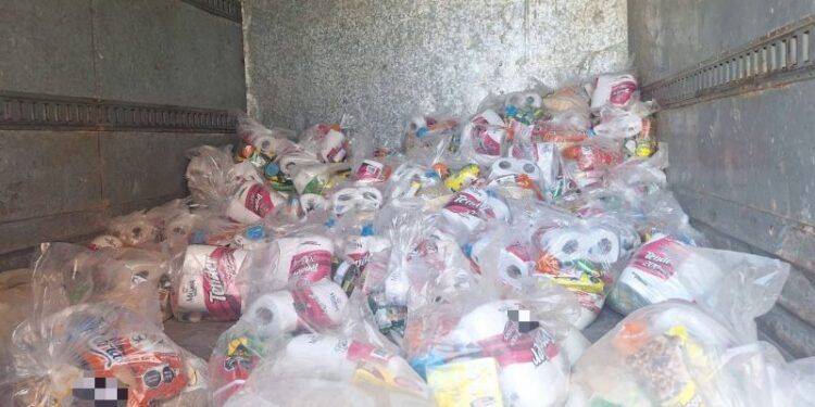 Decomisadas 130 dotaciones alimentarias con leyenda de una célula delictiva: SSP 1 Despensas detenido - El día de Michoacán