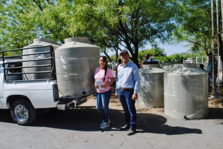 En Apatzingán, Ahora Entregan Tinacos A Bajo Costo Equipo Navarrete &Amp; Castellanos 22 Por Cuaresma, Gobierno Estatal Ofertará Pescados Y Mariscos A Precios Bajos