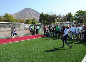 La Presidenta Fanny Arreola Tiro El Primer Penalti - El Día De Michoacán