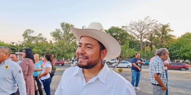 Pareja lesionada al ser atropellada por camioneta de la Arquidiócesis conducida por el obispo de Apatzingán