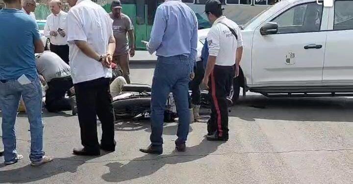 Pareja lesionada al ser atropellada por camioneta de la Arquidiócesis conducida por el obispo de Apatzingán 1 Pareja lesionada al ser atropellada por camioneta de la Arquidiócesis conducida por el obispo de Apatzingán
