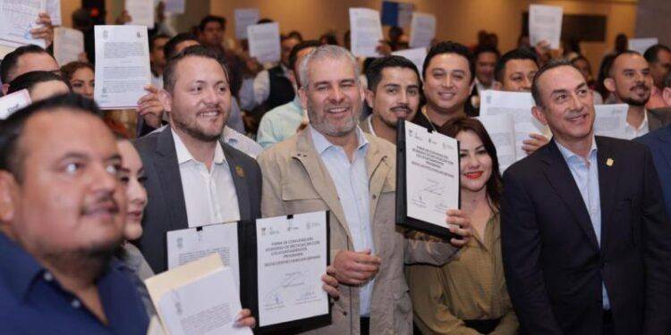 Refrenda Bedolla compromiso con familias migrantes; firma convenio con presidentes 1 En temporada de calor, elige agua natural para una hidratación óptima: SSM
