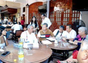 Se Reúne El Senador Raúl Morón Con Representantes De La Oposición Civil Pacífica En Apatzingán