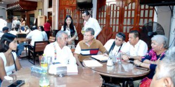 Se Reúne El Senador Raúl Morón Con Representantes De La Oposición Civil Pacífica En Apatzingán