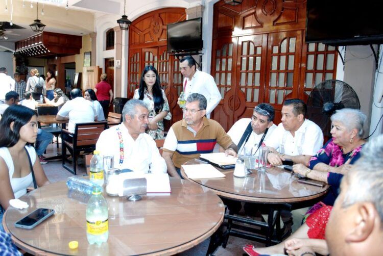 Se Reúne El Senador Raúl Morón Con Representantes De La Oposición Civil Pacífica En Apatzingán 22 Se Reúne El Senador Raúl Morón Con Representantes De La Oposición Civil Pacífica En Apatzingán