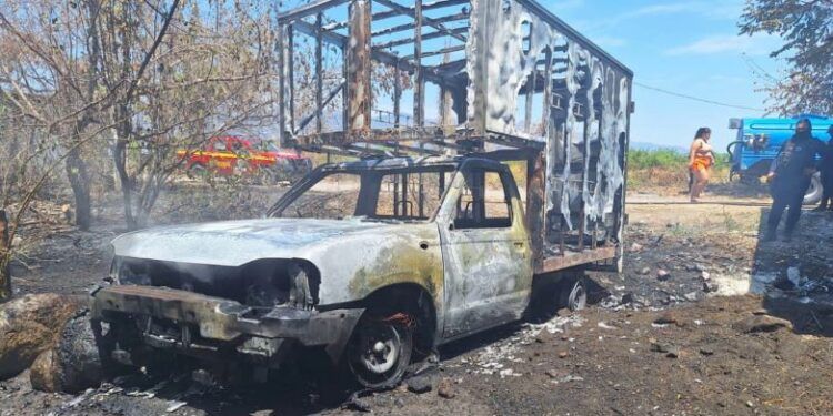 Roban camioneta repartidora y la incendian a unos metros del cuartel de la Guardia civil en Apatzingán 1 ¡Aguas! Alerta por fraudes mediante códigos QR: SSP