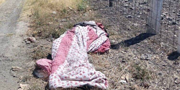 Abandonan cuerpo de hombre con signos de violencia envuelto en cobija en Apatzingán 1 Abandonan cuerpo de hombre con signos de violencia envuelto en cobija en Apatzingán