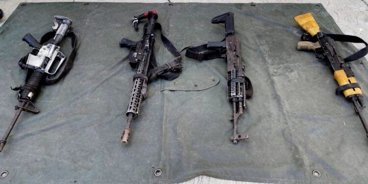 Suman tres oficiales de GN muertos, un criminal abatido y 7 uniformados heridos tras enfrentamientos en los límites de Michoacán y Jalisco