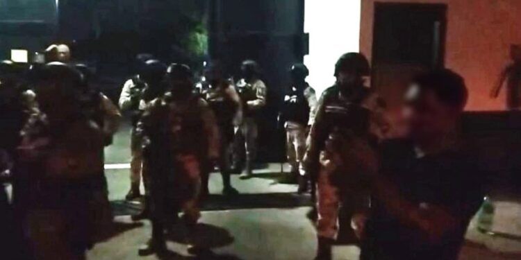 Trifulca en cuarteles de la Guardia Civil de Apatzingán y Coalcomán por revisión de armamento de la Defensa y Guardia Nacional 1 Detienen a uno en la comunidad de Puerta Chica en Parácuaro con armamento y explosivos improvisados