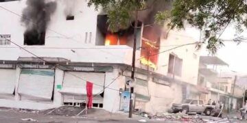 Explosión E Incendio En El Supermercado Cachó'S En Apatzingán Deja Dos Mujeres Heridas 24 Explosión E Incendio En El Supermercado Cachó’S En Apatzingán Deja Dos Mujeres Heridas