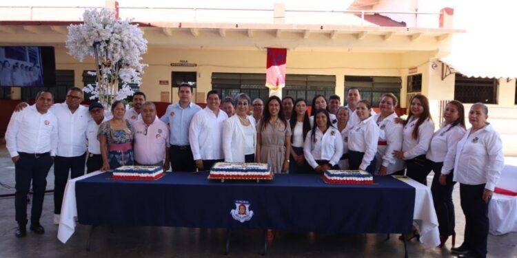 Fanny Arreola reconoce la escuela Morelos como parte de la transformación en la educación de Apatzingán 1 SSP detiene a 12 presuntos normalistas por el bloqueo de vías de comunicación