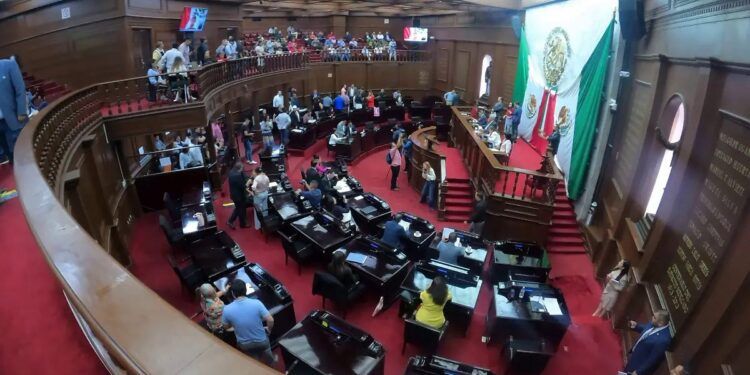 Inflaron venta de software millonario al congreso de Michoacán; hay tres implicados detenidos
