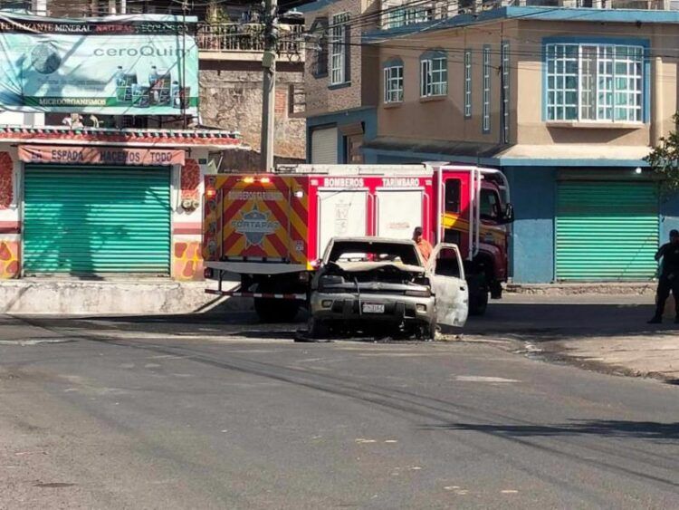 Hallan 2 Cadáveres Calcinados En Camioneta Quemada En Téjaro, Tarímbaro