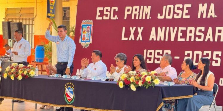 Regidor Hugo Molina reafirma compromiso con la educación y felicita a la Primaria José María Morelos por su 70 aniversario 1 SSP detiene a 12 presuntos normalistas por el bloqueo de vías de comunicación