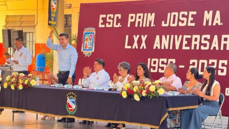 Regidor Hugo Molina Reafirma Compromiso Con La Educación Y Felicita A La Primaria José María Morelos Por Su 70 Aniversario 22 Ssp Detiene A 12 Presuntos Normalistas Por El Bloqueo De Vías De Comunicación