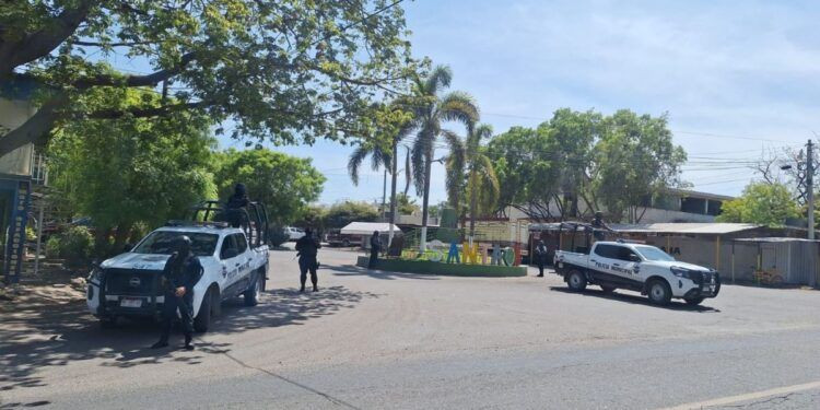 Libera Sedena vialidades en Apatzingán 1 Libera Sedena vialidades en Apatzingán
