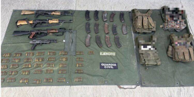 Aseguran 4 armas largas y equipo táctico en operativo en Buenavista 1 Inflaron venta de software millonario al congreso de Michoacán; hay tres implicados detenidos