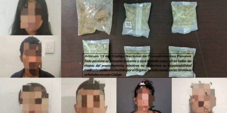 Golpe al NARCOMENUDEO en Apatzingán, hay 6 detenidos entre ellos 3 mujeres 1 Golpe al NARCOMENUDEO en Apatzingán, hay 6 detenidos entre ellos 3 mujeres