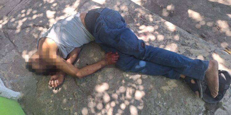 Ataque armado en Apatzingán deja un muerto y un herido