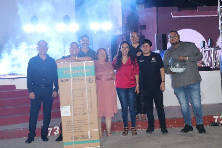 Apatzingan festeja el Dia del Maestro regalos | El Día de Michoacán