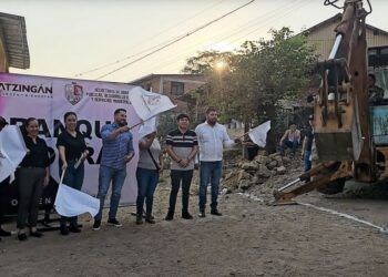 Fanny Arreola Arranca Obra De Pavimentación En Santiago Acahuato