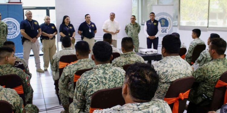 Capacita Fiscalía General a elementos de la 43 Zona Militar de Apatzingán 1 Carambola deja 3 vehículos dañados en Apatzingán; reportan un herido