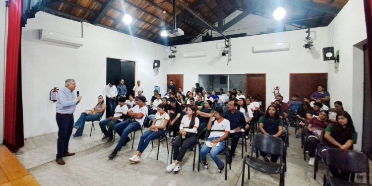 Presidente del Congreso Michoacano imparte conferencia sobre disciplina social a jóvenes de Apatzingán 1 Presidente del Congreso Michoacano imparte conferencia sobre disciplina social a jóvenes de Apatzingán