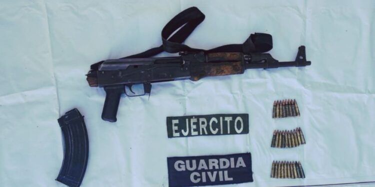 Defensa asegura "Cuerno de Chivo" en operativo en Las Bateas, Apatzingán 16 Obtiene FGE vinculación a proceso contra Gregorio “N”, presunto responsable de tentativa de homicidio de un Policía en Apatzingán