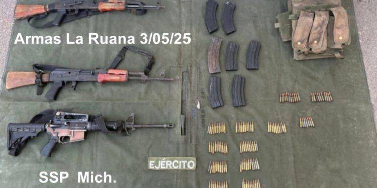 Aseguran 3 Fusiles de Asalto y equipo táctico en La Ruana 1 Aseguran 3 Fusiles de Asalto y equipo táctico en La Ruana