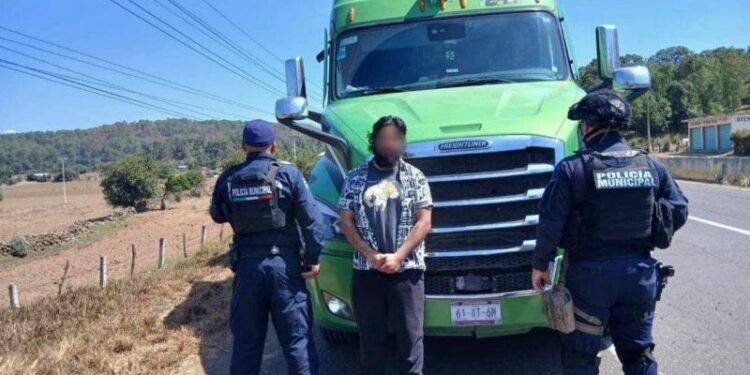 Detienen a individuo con tráiler robado en Salvador Escalante 1 Frutas, verduras y alimentos frescos a precios accesibles en Festival Michoacán de Origen