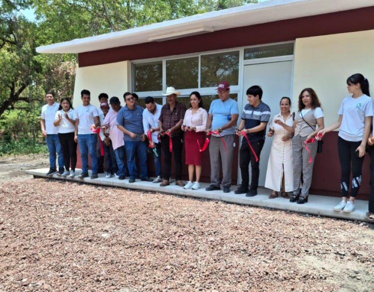 Fanny Arreola refuerza compromiso con la educacion en Apatzingan | El Día de Michoacán