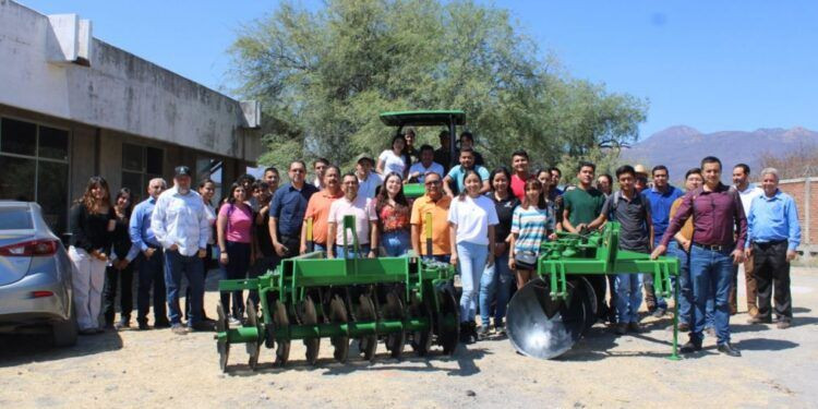 Fidel Báez impulsa la innovación agrícola en el TECNM Campus Apatzingán con entrega de tractor e implementos de alta tecnología 1 Detenidos dos integrantes de célula delictiva, en operativo en la frontera con Jalisco
