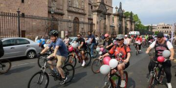 Incendio De Taxi Moviliza A Cuerpos De Emergencia En Apatzingán