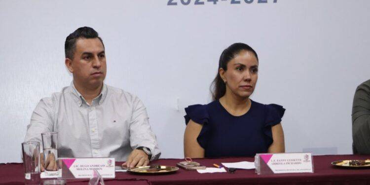 Toma protesta el nuevo secretario del ayuntamiento de Apatzingán