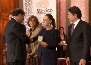 Ayuntamiento De Apatzingán Festeja El Día Del Maestro