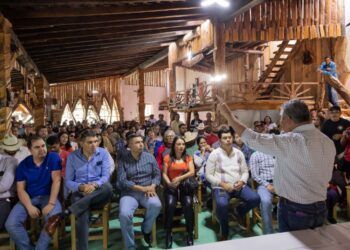 Entrega Alfonso Martínez Nombramiento A Pablo Alarcón Como Encargado De La Comisión Municipal De Seguridad Ciudadana