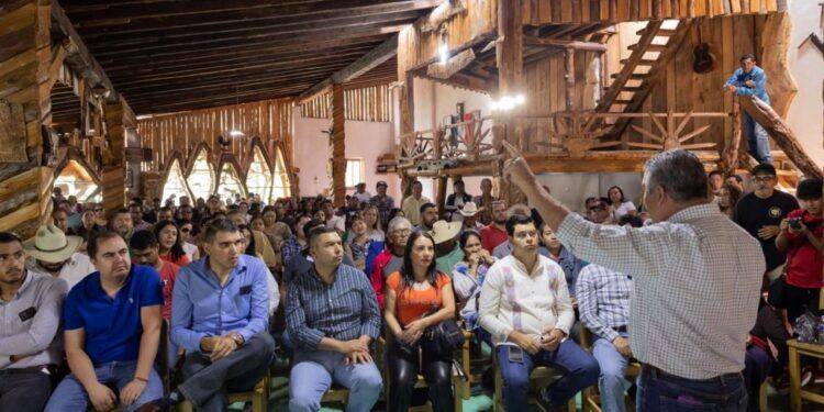 Michoacanos están listos para construir un nuevo Poder Judicial: Morón 1 Entrega Alfonso Martínez nombramiento a Pablo Alarcón como encargado de la Comisión Municipal de Seguridad Ciudadana