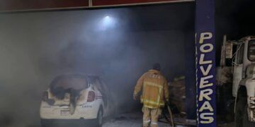Incendio De Taxi Moviliza A Cuerpos De Emergencia En Apatzingán 23 Incendio De Taxi Moviliza A Cuerpos De Emergencia En Apatzingán