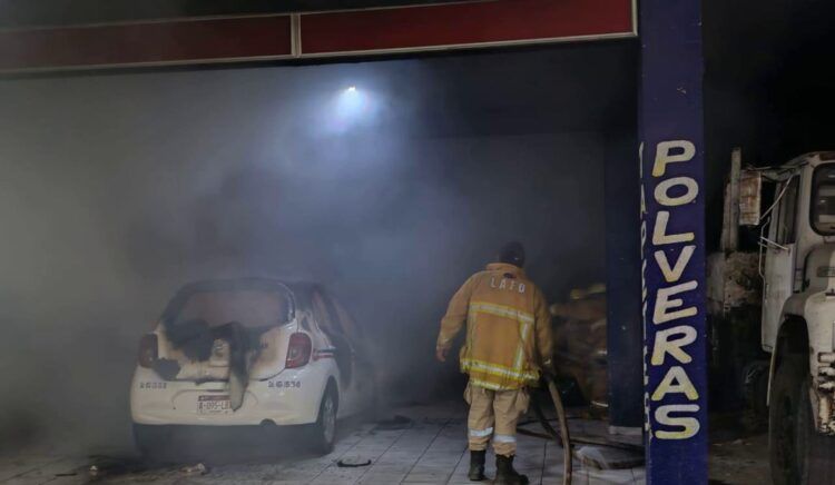Incendio De Taxi Moviliza A Cuerpos De Emergencia En Apatzingán 21 Incendio De Taxi Moviliza A Cuerpos De Emergencia En Apatzingán