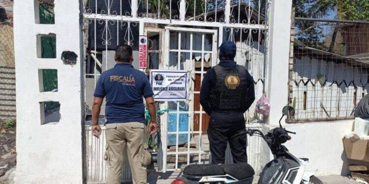 En Apatzingán, asegura inmueble relacionado en conductas ilícitas y 2 motocicletas robadas; hay 4 personas detenidas 1 inmueble relacionado en conductas ilicitas y dos motocicletas con reporte de robo - El día de Michoacán
