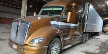 En Cateos Realizados En Madero Y Tarímbaro, Asegura Fge 12 Vehículos Con Reporte De Robo Y Alteraciones En Los Medios De Identificación