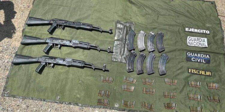 Aseguradas 3 armas largas y 175 municiones en San Lucas: SSP 1 En cateos realizados en Madero y Tarímbaro, asegura FGE 12 vehículos con reporte de robo y alteraciones en los medios de identificación