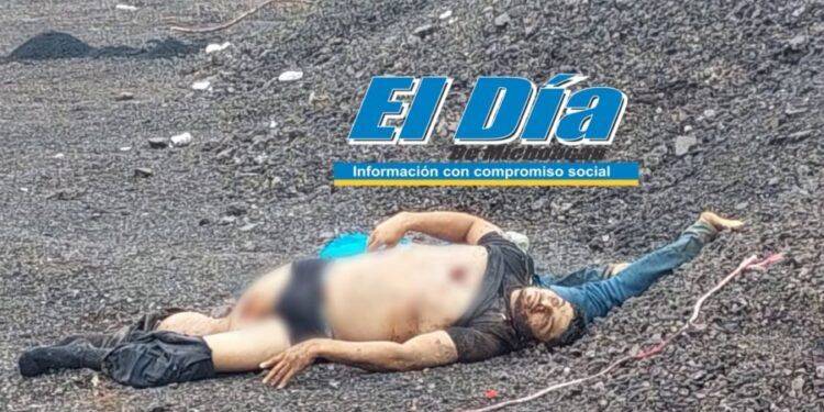 Hallan dos cuerpos con signos de tortura en autopista de La Siglo XXI 1 Detiene FGE en Nayarit a responsable del homicidio del presidente municipal de Tacámbaro y su escolta