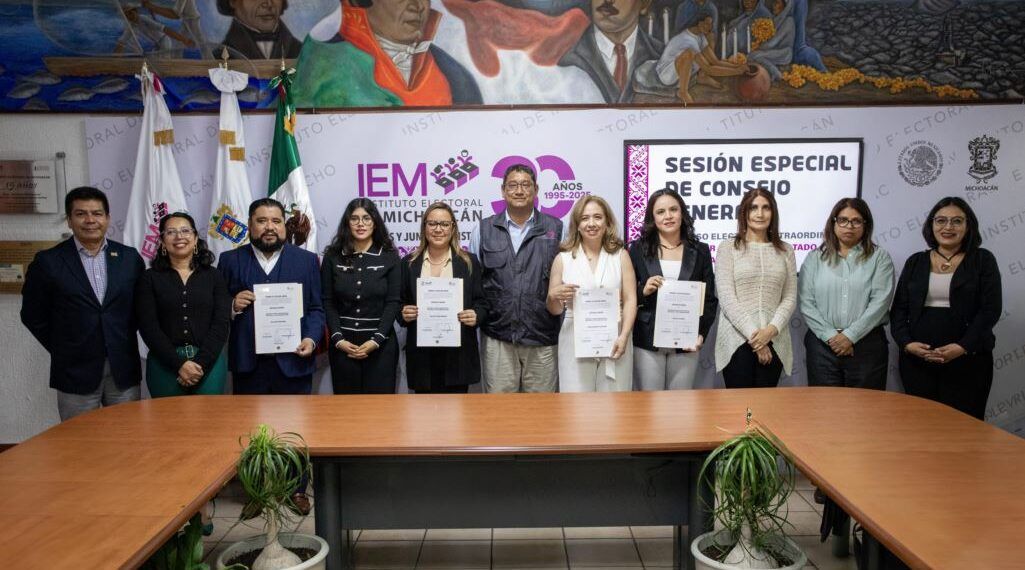 Se gradúan en Derecho y Ciencias Jurídicas dos privados de la libertad