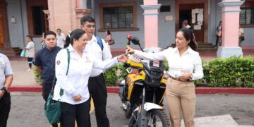 Fanny Arreola Entrega De Motocicleta Paramédico A Protección Civil Y Bomberos 22 Fanny Arreola Entrega De Motocicleta Paramédico A Protección Civil Y Bomberos