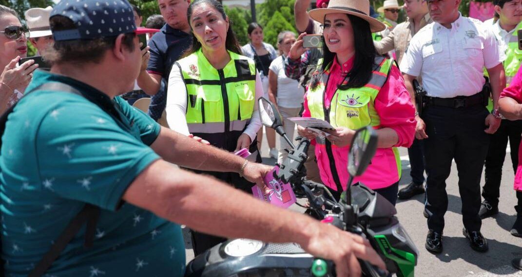 Fanny Arreola Y Gladyz Butanda Lideran Campaña De Seguridad Vial En Apatzingán