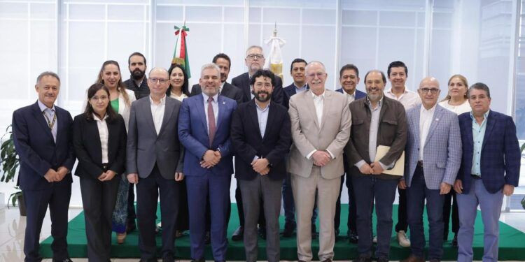 En cateos realizados en Madero y Tarímbaro, asegura FGE 12 vehículos con reporte de robo y alteraciones en los medios de identificación