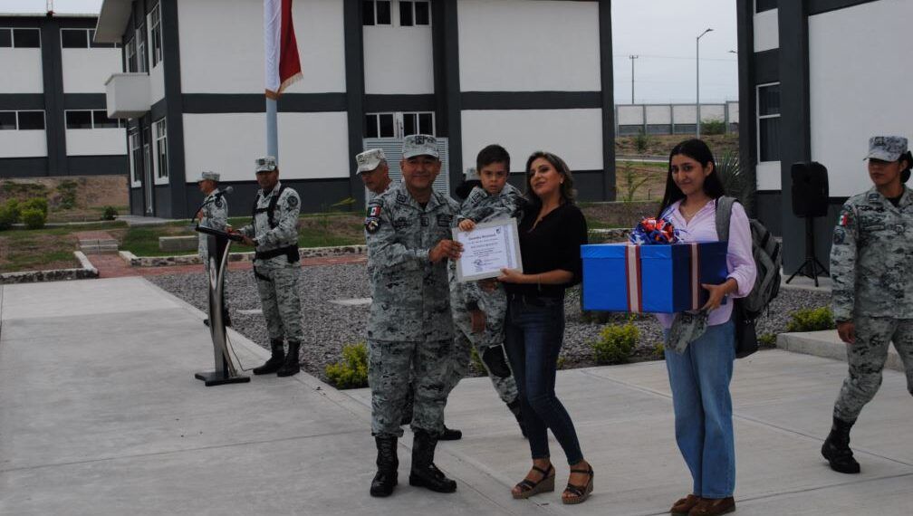 Niño José Vera Carrillo es investido como Guardia Nacional Honorario en Apatzingán